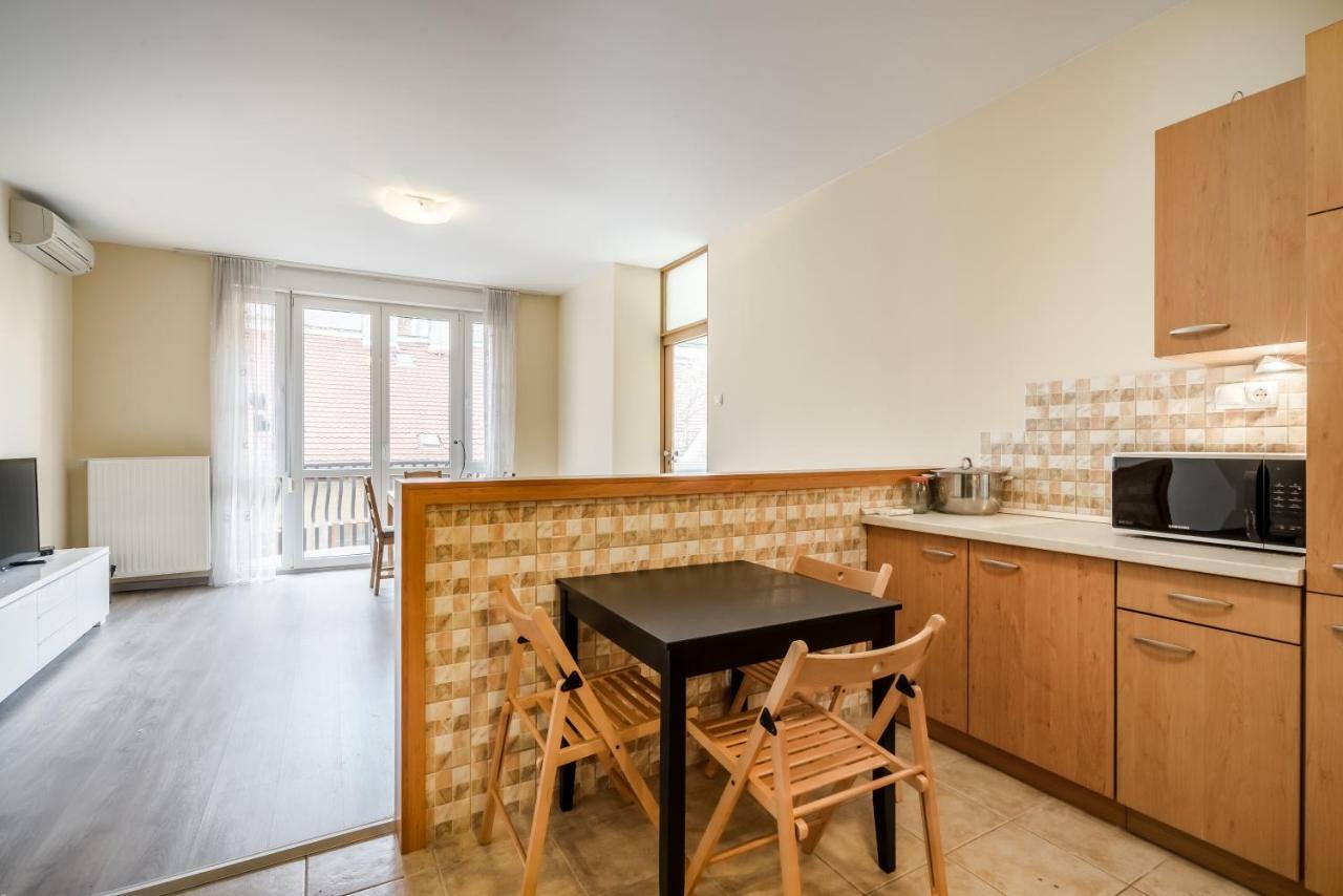 Bpr Vivid Downtown Vibe With Balcony Apartamento Budapeste Exterior foto