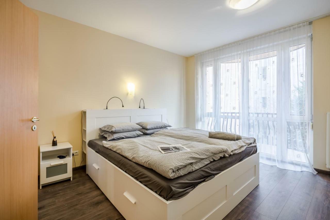 Bpr Vivid Downtown Vibe With Balcony Apartamento Budapeste Exterior foto